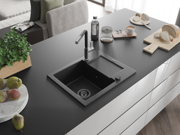 Mexen Enzo évier en granit 1 bac avec égouttoir et robinet de cuisine Flora, noir/métallisé argent - 6506-73-670401-07-B