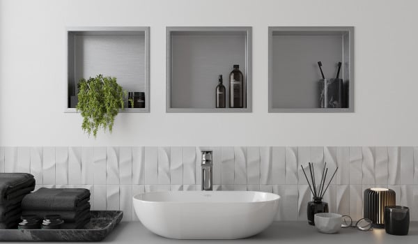 Conception moderne de la zone de lavabo avec étagères intégrées