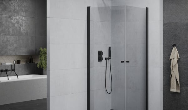Salle de bain moderne avec cabine de douche