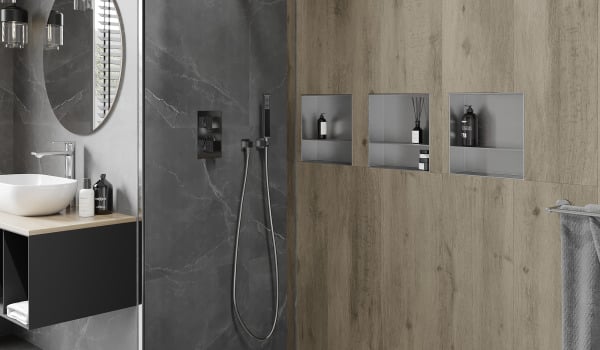 Étagères encastrées - l'accessoire idéal pour une salle de bain dans une décoration moderne