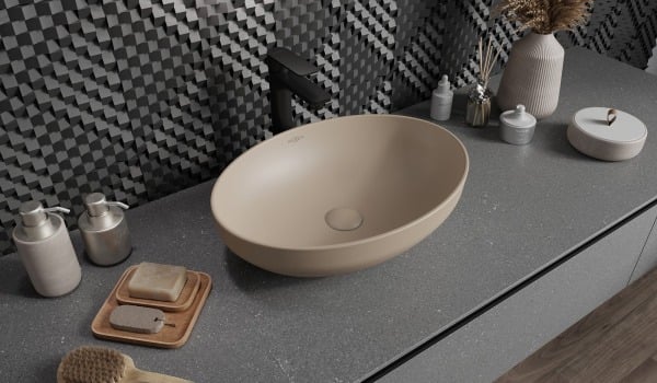 Salle de bain rustique avec des tons naturels de brun et de gris