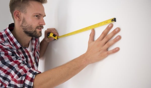 Jak obliczyć ilość płytek na ścianę?